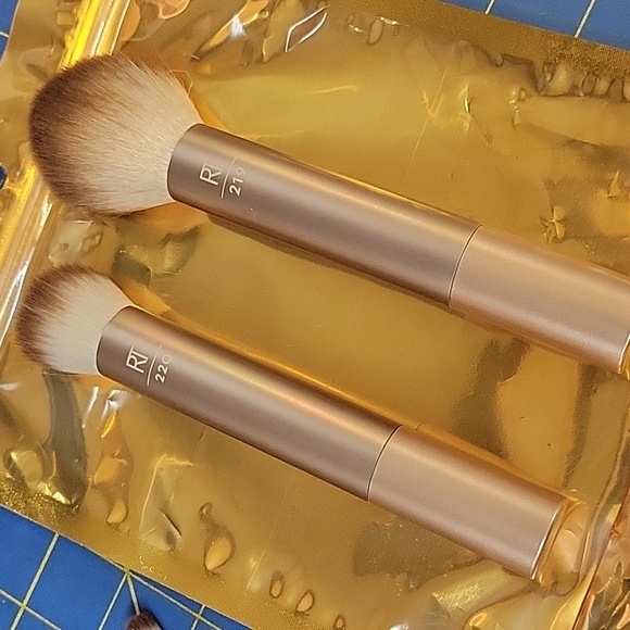 RT Makeup Brush Set of 9 - Picture 2 of 4